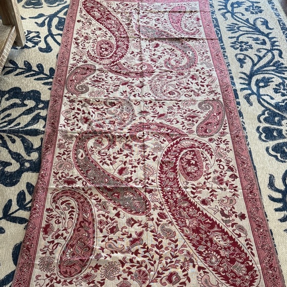 Elegant Paisley Scarf Set - Red and Blue - Picture 10 of 12